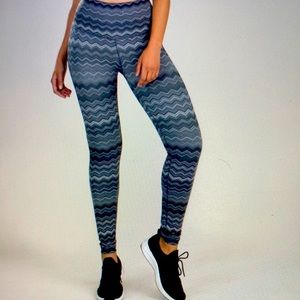 DYI signature leggings - concrete chevron print on black and gray